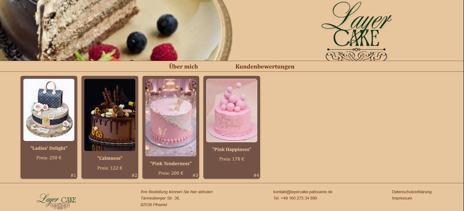 Deutsche Produktgalerie mit Torten-Karten, Navigation und Kontaktangaben im Footer